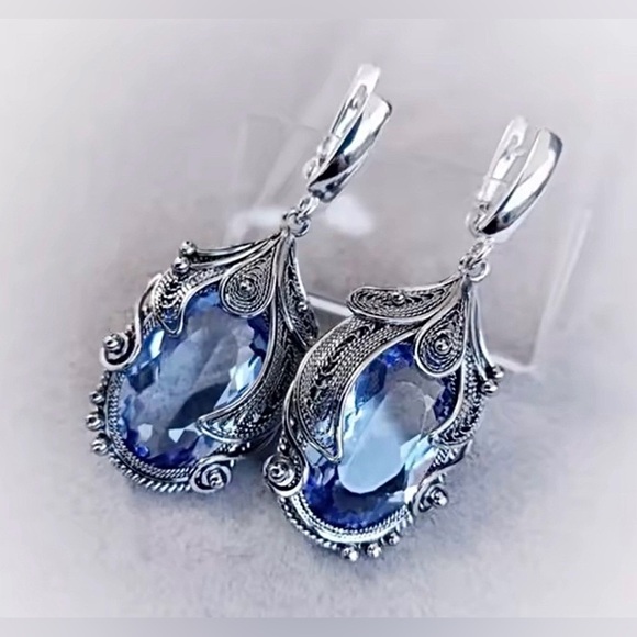 ELEGANT DAINTY JEWELRY  💎🤍⭐️💛 - Picture 6 of 6